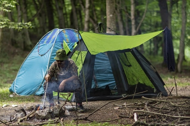 Liggeunderlag, telt og sovepose: Find alt til udendørs overnatning!